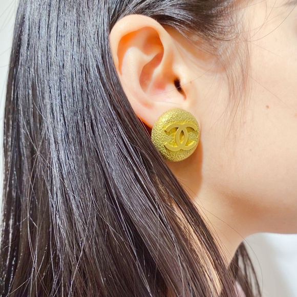 Chanel Vintage Double C Gold Earrings - Picture 3 of 11